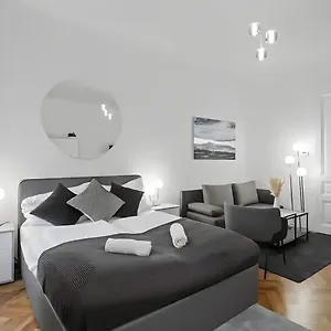 Apartment, Central, 2 Min To U1 Keplerplatz, Monthly Only Apartment